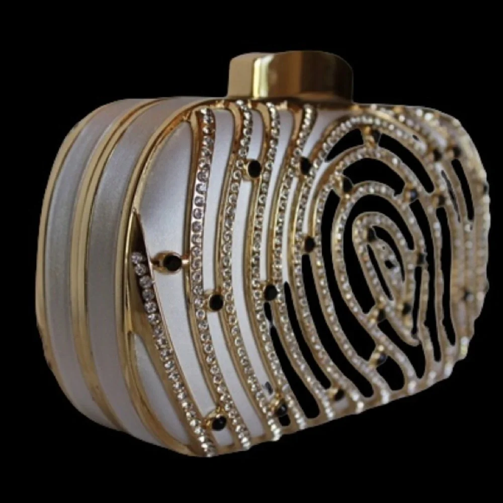 NWT last 2!!!Closing this line! BellaKiara wow! Clutch with detachable chain🎉